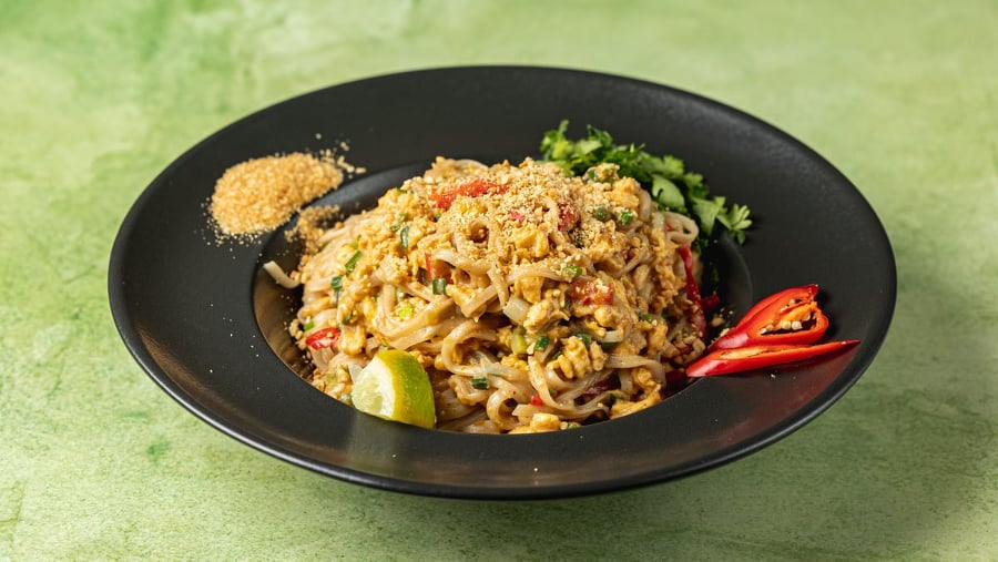 Pad thai chicken noodles